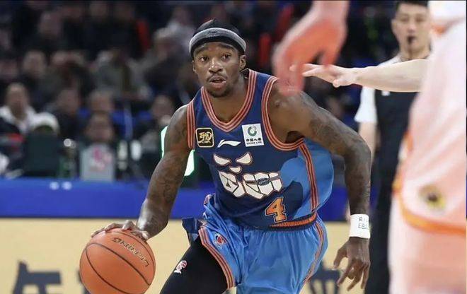 贝博电竞 -里程碑夜克里夫兰骑士强势反弹，欧超杯窗口期刷纪录，更衣室稳定，赛程密集仍需轮换(波士顿凯尔特人vs克里夫兰骑士)