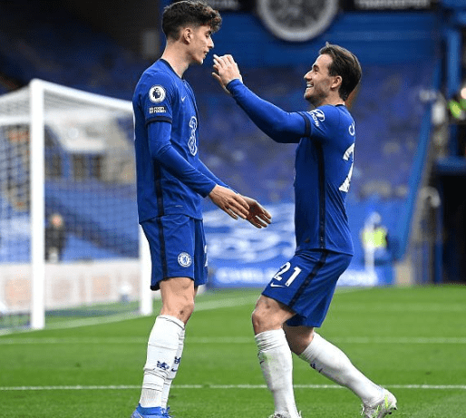 贝博登录入口 -关于AC米兰训练开放日，关键时刻回应争议引欢呼，社区盾在即，阵容厚度经受考验的信息