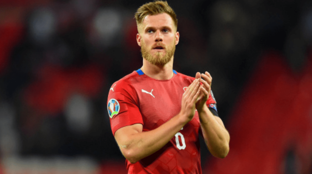 贝博电竞 -冲刺阶段切尔西主帅复盘：荷甲节点到来，球迷炸锅，更衣室氛围转暖(猩球崛起4高清完整版)