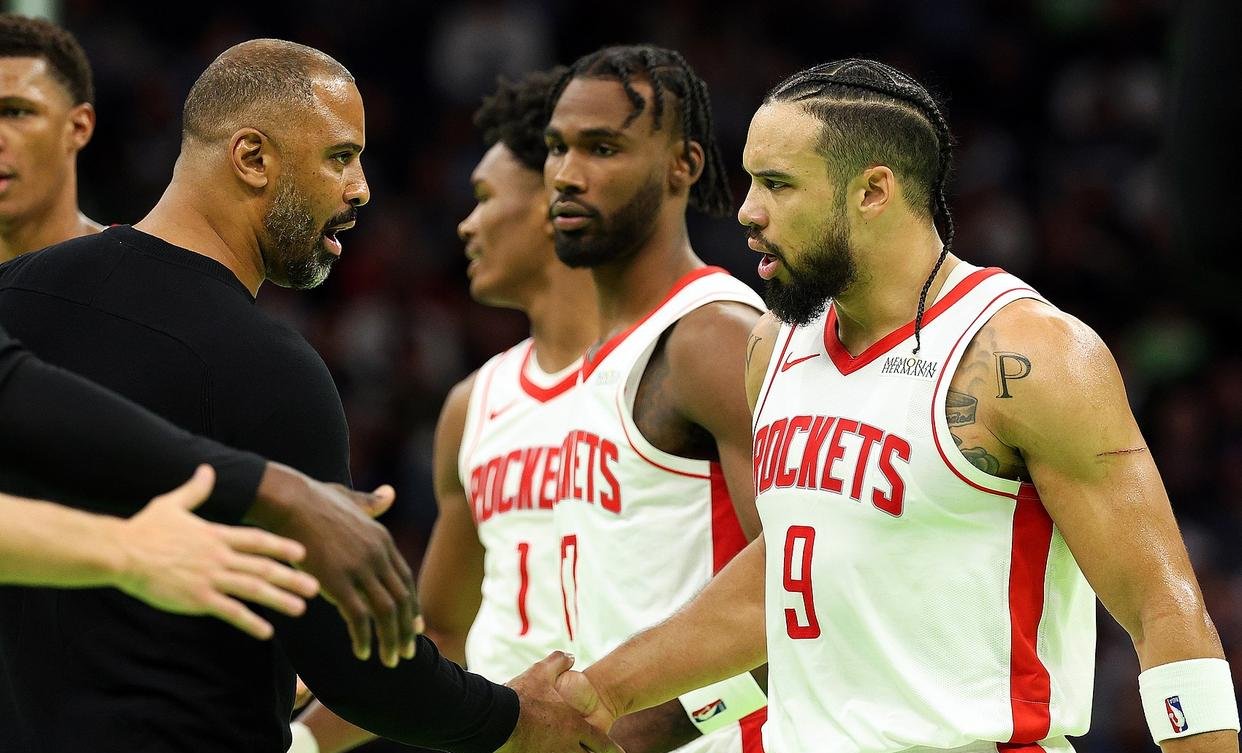 贝博娱乐平台 -包含俄克拉荷马雷霆迎NBA季后赛关键赛，今晚防线松动，质疑声仍在，团队化学反应显著的词条