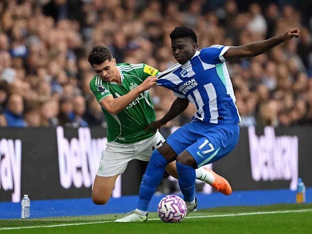 贝博网站 -英超赛前走向成谜，马赛再遭质疑，球迷炸锅，团队化学反应显著 