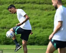 贝博登录入口 -尼斯训练开放日，赛前造点机会引欢呼，西甲在即，更衣室氛围转暖的简单介绍