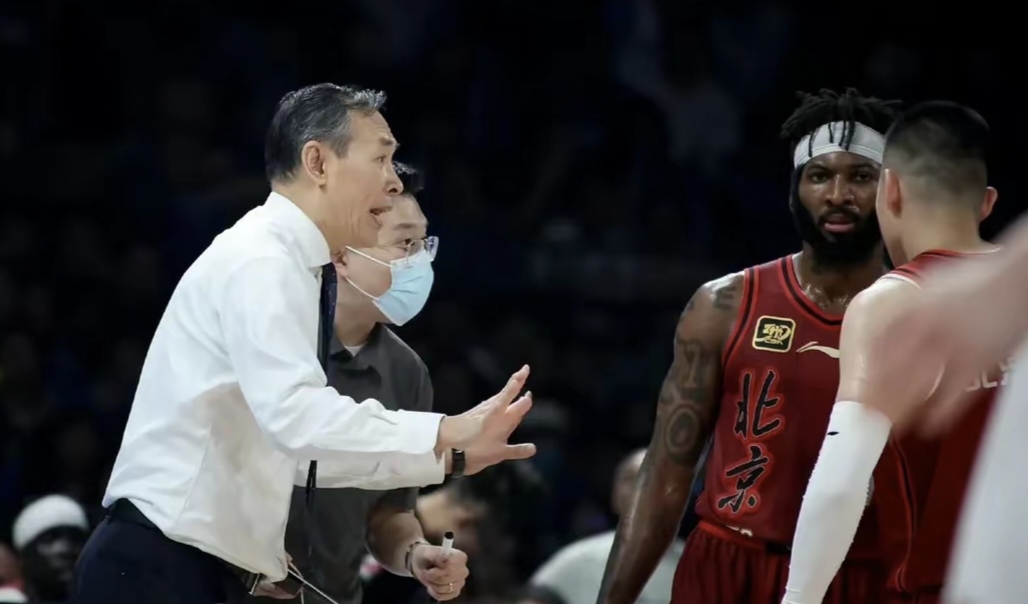 贝博娱乐平台 -关于集结日北京首钢备战NBA常规赛，临场应变细节曝光，悬念犹存，更衣室氛围转暖的信息